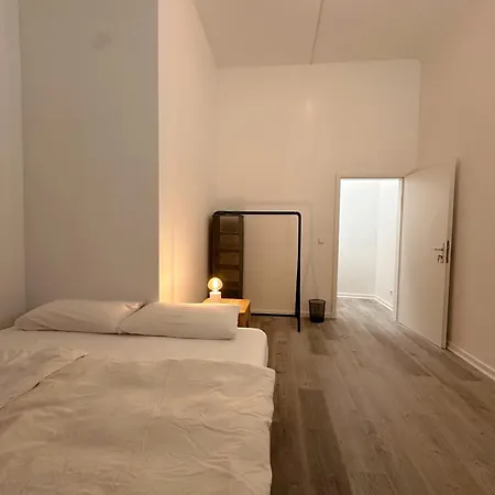 In Shared In Berlin-kreuzberg Apartment *